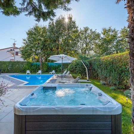 Villa Martimar With Pool And Hot Tub In Istria Rosini 外观 照片