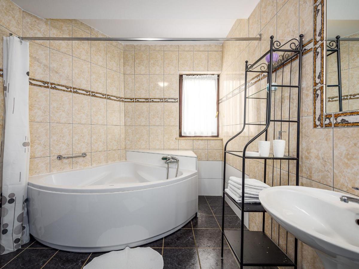 Villa Martimar With Pool And Hot Tub In Istria Rosini 外观 照片