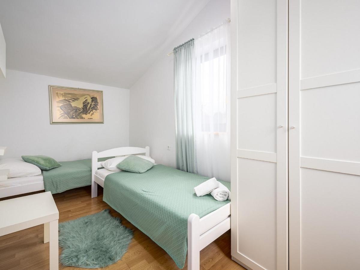 Villa Martimar With Pool And Hot Tub In Istria Rosini 外观 照片