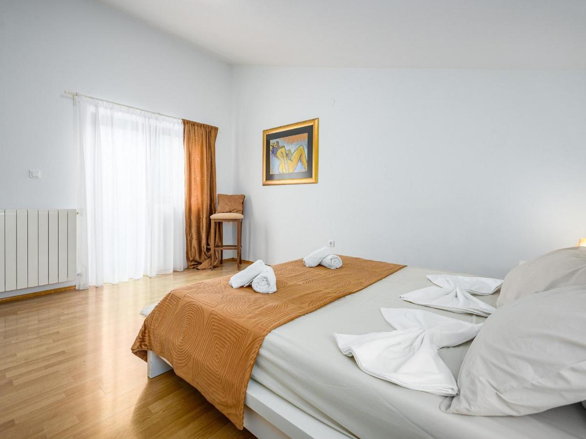 Villa Martimar With Pool And Hot Tub In Istria Rosini 外观 照片