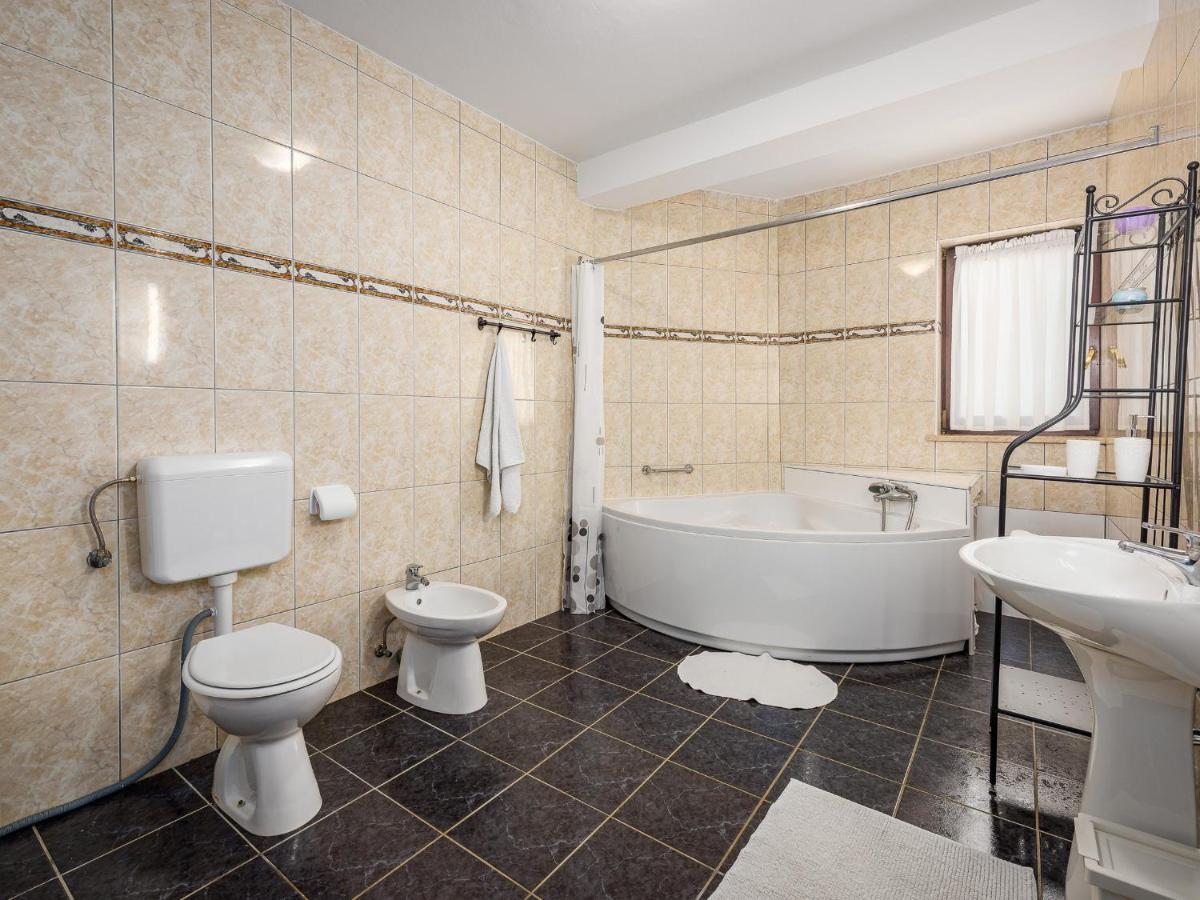 Villa Martimar With Pool And Hot Tub In Istria Rosini 外观 照片